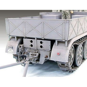 1/35 Ger. 18 Ton Hea vy Half Track